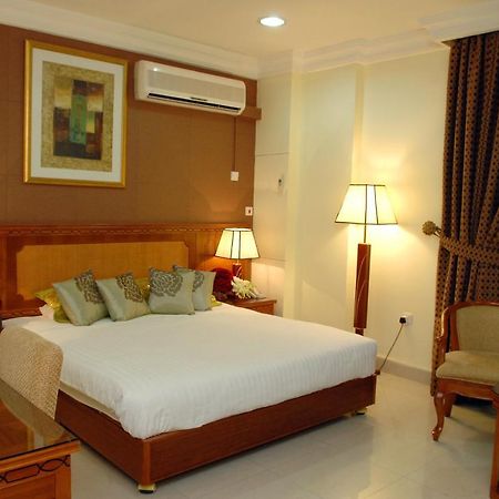 Al Muntazah Plaza Hotel Doha Kültér fotó